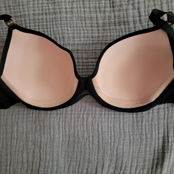 Black Bra - Picture 4 of 5